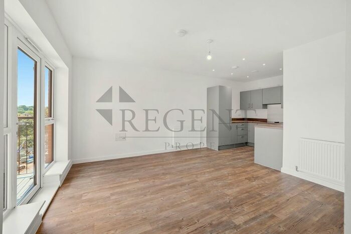 2 Bedroom Flat To Rent In Scarlet House, Wallington, SM6