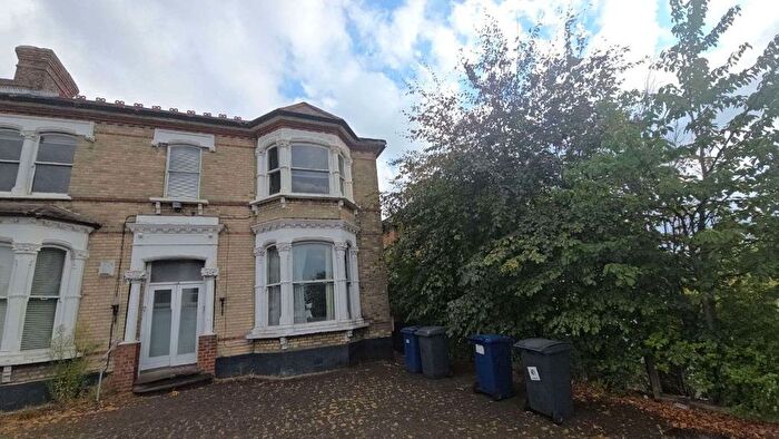 4 Bedroom Flat To Rent In Station Road, Hendon, NW4