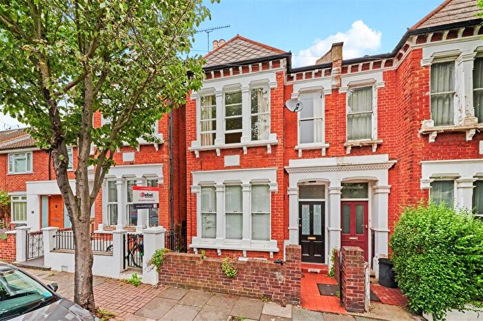 3 Bedroom Flat To Rent In Fontarabia Road, SW11