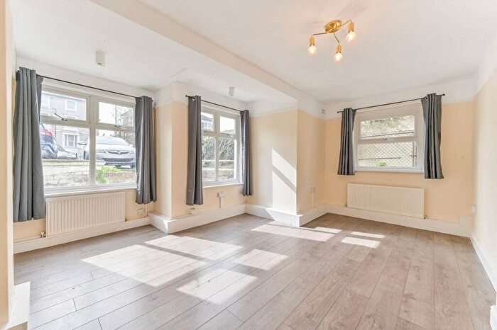 1 Bedroom Flat To Rent In Lower Addiscombe Road, East Croydon, Croydon, CR0