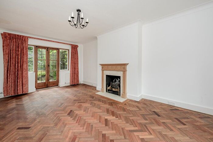 4 Bedroom Semi-Detached House To Rent In Edmunds Walk, Hampstead Garden Subburb, London, N2