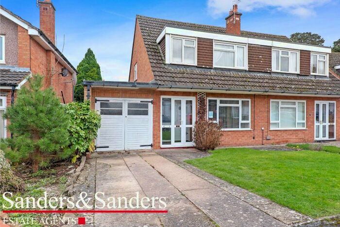 3 Bedroom Semi-Detached House For Sale In Hadrians Walk, Alcester, B49