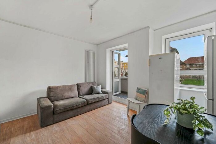 4 Bedroom Flat To Rent In Horton House, Vauxhall, SW8