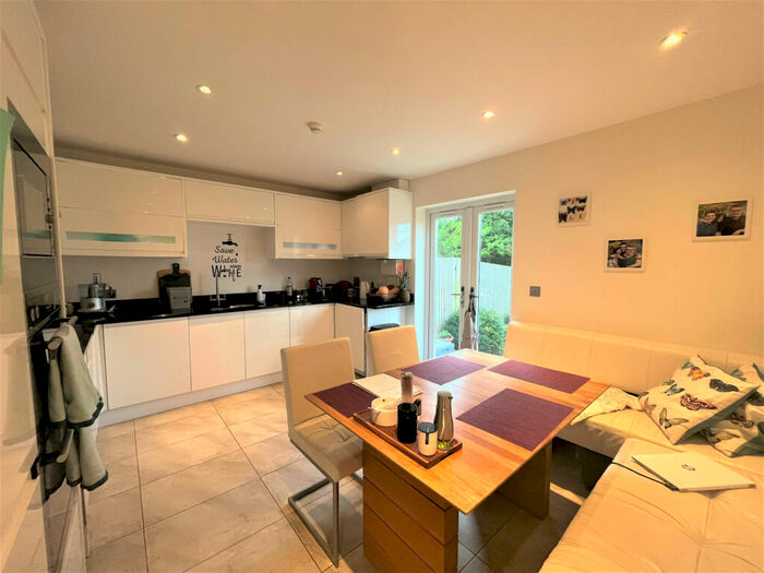 3 Bedroom Apartment To Rent In Barfield Court A, Albemarle Road, Beckenham, Kent, BR3