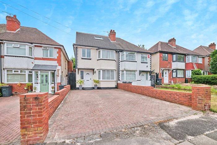 5 Bedroom Semi-Detached House For Sale In Booths Farm Road, Birmingham, B42