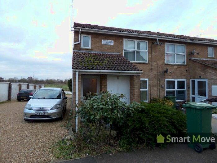 2 Bedroom Flat To Rent In North Street, Stanground, Peterborough, Cambridgeshire., PE2