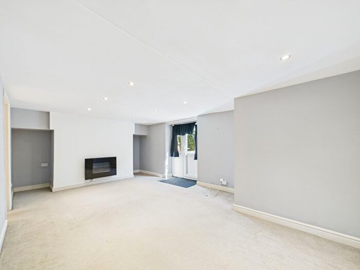 2 Bedroom Flat To Rent In St. James Street, Cheltenham, Gloucestershire, GL52