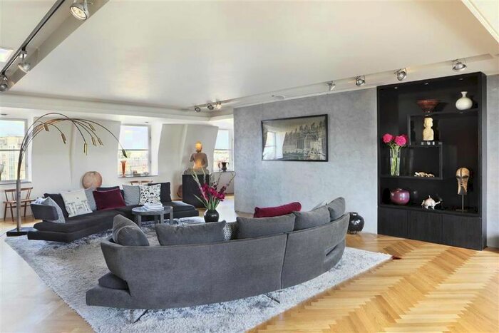 3 Bedroom Flat To Rent In Luxborough Street, London, W1U