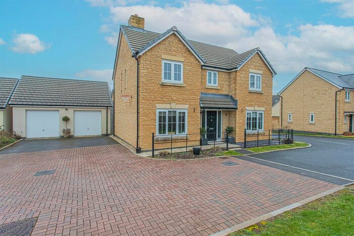 4 Bedroom Detached House For Sale In Duke Crescent, Corsham, SN13