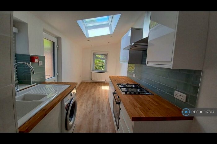 2 Bedroom Flat To Rent In Warwick Drive, Wallasey, CH45