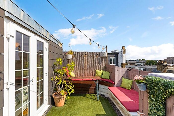 1 Bedroom Flat For Sale In Voltaire Road, Clapham, SW4