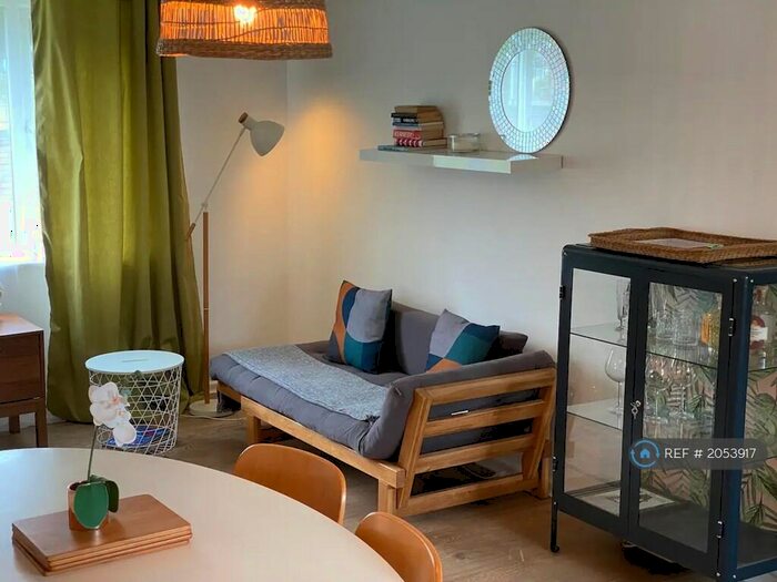 1 Bedroom Flat To Rent In Badby Close, Manchester, M4