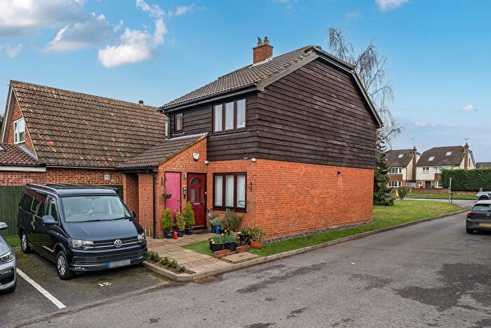 1 Bedroom Maisonette For Sale In Larks Ridge, St. Albans, AL2