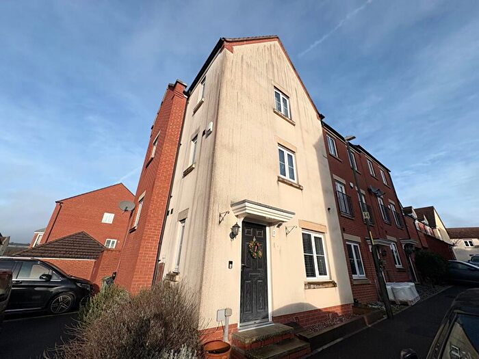 4 Bedroom Semi-Detached House To Rent In Dixon Close, Redditch, B97