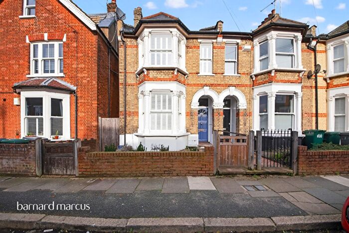 3 Bedroom End Terrace House For Sale In Salisbury Road, Barnet, EN5