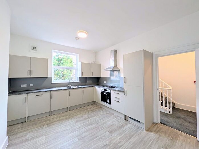 2 Bedroom Flat To Rent In St Marys Road, Nunhead, SE15