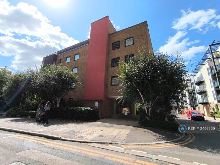 2 Bedroom Flat To Rent In Boardwalk Place, London, E14