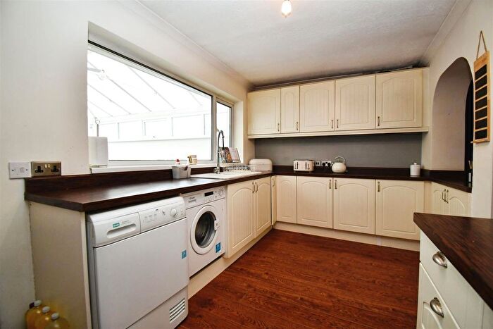 2 Bedroom Semi-Detached House For Sale In Clarondale, Hull, HU7