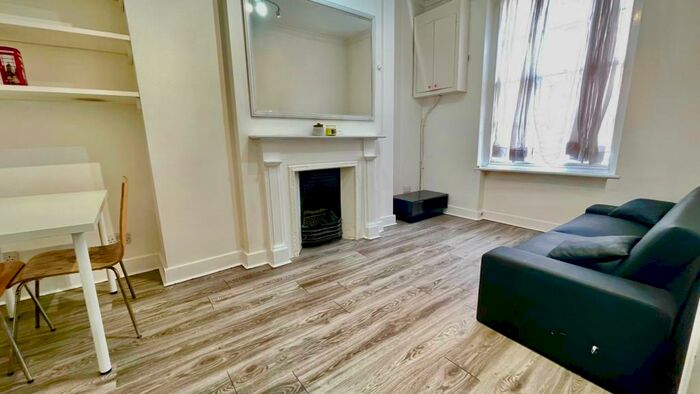 1 Bedroom Apartment To Rent In Leather Lane, London, EC1N