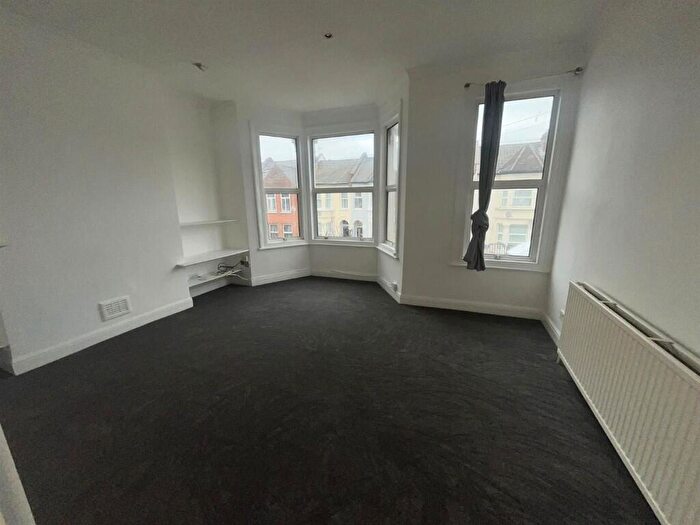 1 Bedroom Flat To Rent In Fff Chapter Road, London, NW2