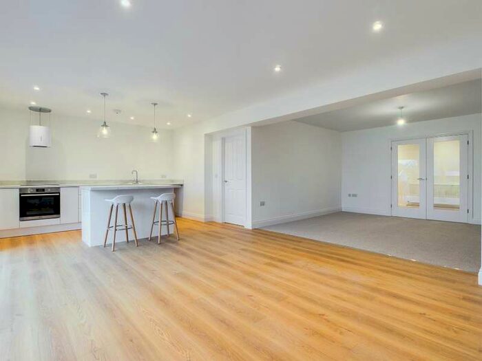 3 Bedroom Bungalow To Rent In Eastmoor Park Crescent West Cross, Swansea, SA3