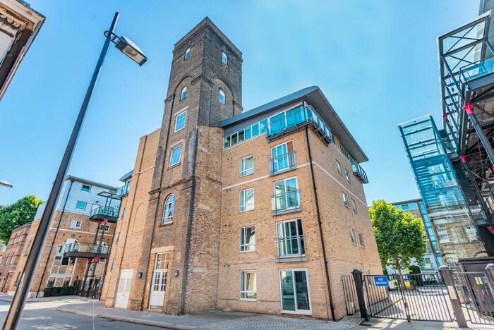 2 Bedroom Flat To Rent In Hopton Road London, SE18