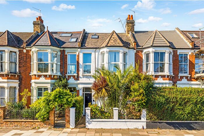 2 Bedroom Flat For Sale In Chiswick Lane, London, W4