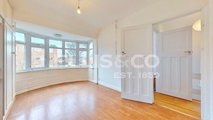 4 Bedroom Detached House To Rent In Hodder Drive, Perivale, UB6