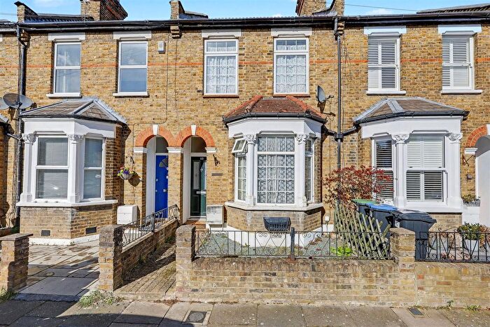 2 Bedroom Property For Sale In Canonbury Road, Enfield, EN1