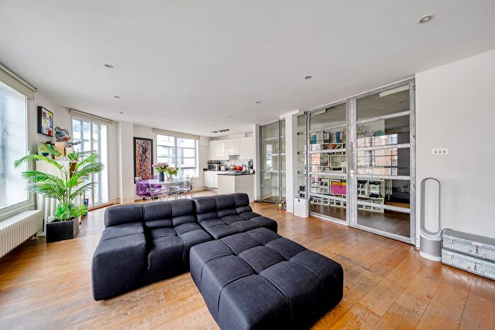 1 Bedroom Flat For Sale In Goswell Road, Clerkenwell, London, EC1V