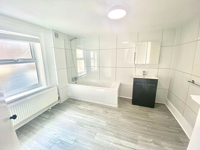 2 Bedroom Apartment To Rent In Leigh Road, Leyton, E10