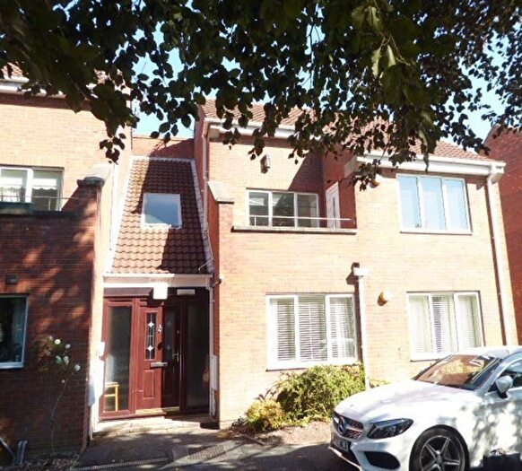 3 Bedroom Flat To Rent In Newland Park, Hull, HU5