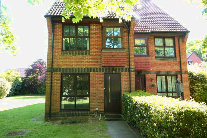 1 Bedroom Flat To Rent In Badgers Close, Woking, GU21