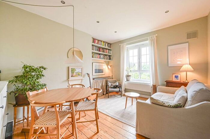 2 Bedroom Flat To Rent In Reardon Street, Wapping, London, E1W