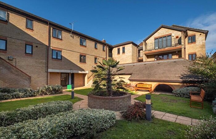 2 Bedroom Flat To Rent In Hardman Road Kingston Upon Thames, KT2