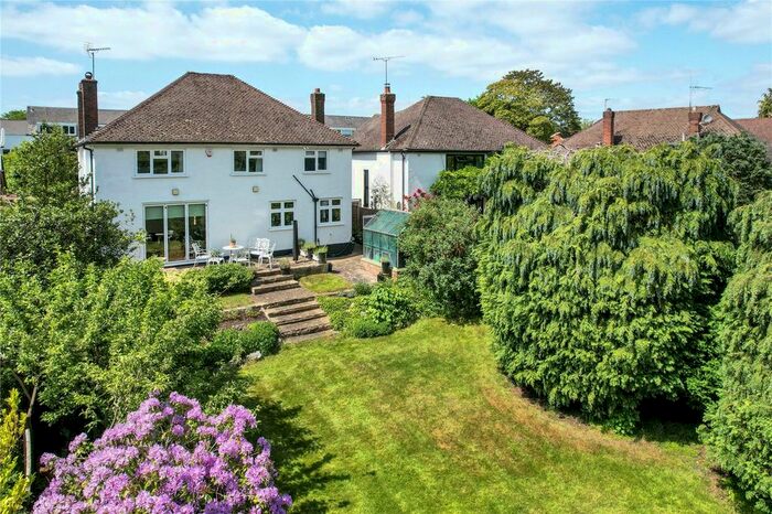 4 Bedroom Detached House For Sale In Oatlands Drive, Weybridge, KT13