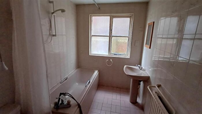 2 Bedroom Flat For Sale In Grange Road, Sutton, SM2