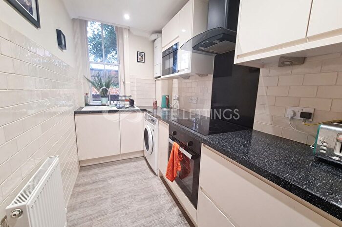 2 Bedroom Flat To Rent In Durley Chine Road, Bournemouth, BH2