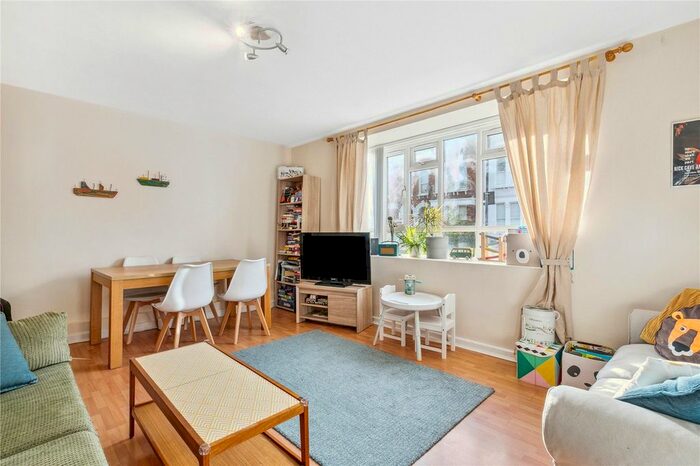 2 Bedroom Flat To Rent In Edgeley Road, Clapham, SW4