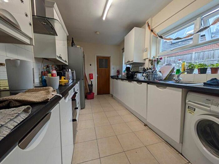 6 Bedroom House To Rent In Willoughby Avenue, Nottingham, NG7