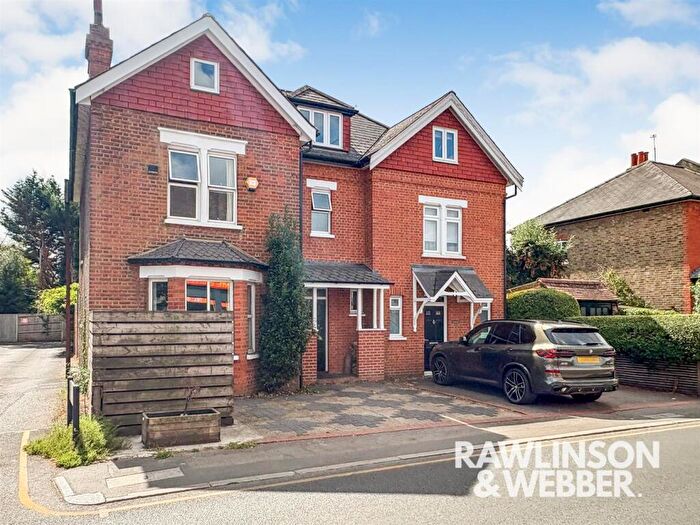 5 Bedroom Semi Detached House For Sale In Walton Road, East Molesey, Surrey, KT8