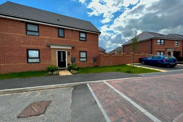 3 Bedroom Detached House To Rent In Rotherfields, Rotherham, S60