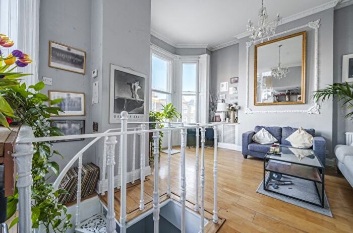 2 Bedroom Flat To Rent In Airlie Gardens, London, W8