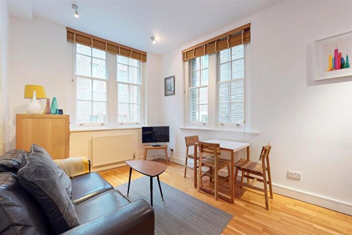 1 Bedroom Apartment For Sale In Cathedral Court, Carter Lane, London, EC4V