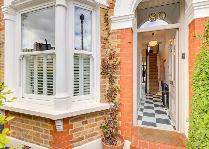 4 Bedroom Semi-Detached House For Sale In Leahurst Road, London, SE13