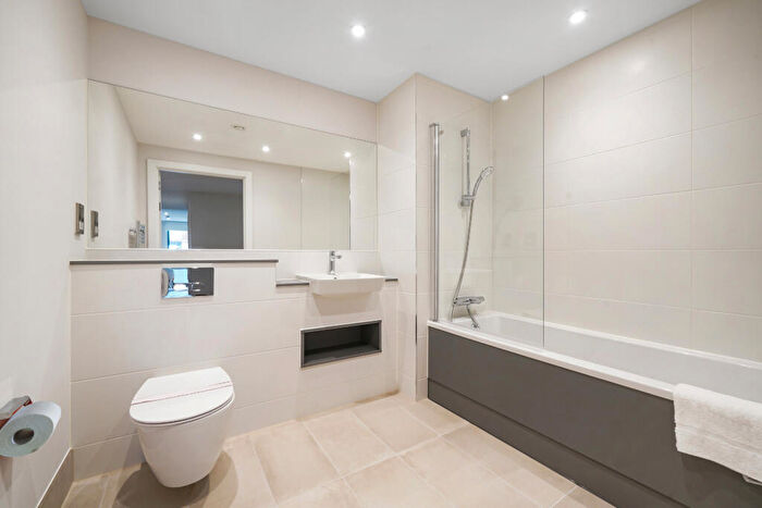 2 Bedroom Apartment To Rent In Lofting House, SL6