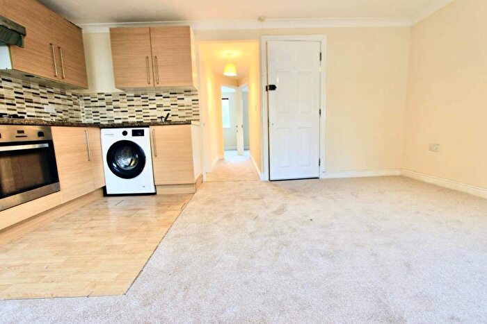 2 Bedroom Flat To Rent In Pickard Close, London, N14