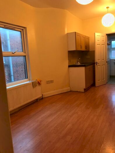 Studio To Rent In Lordship Lane, London, N22