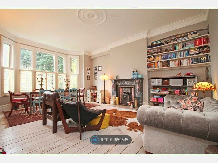 2 Bedroom Maisonette To Rent In Richmond Road, Twickenham, TW1