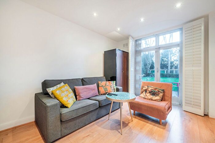 2 Bedroom Flat For Sale In Hamilton Hall, Hamilton Terrace, NW8